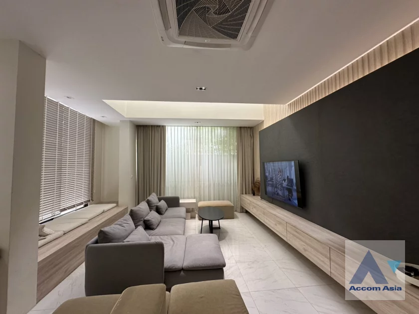  1  2 br House For Rent in Ratchadaphisek ,Bangkok MRT Huai Khwang AA36259