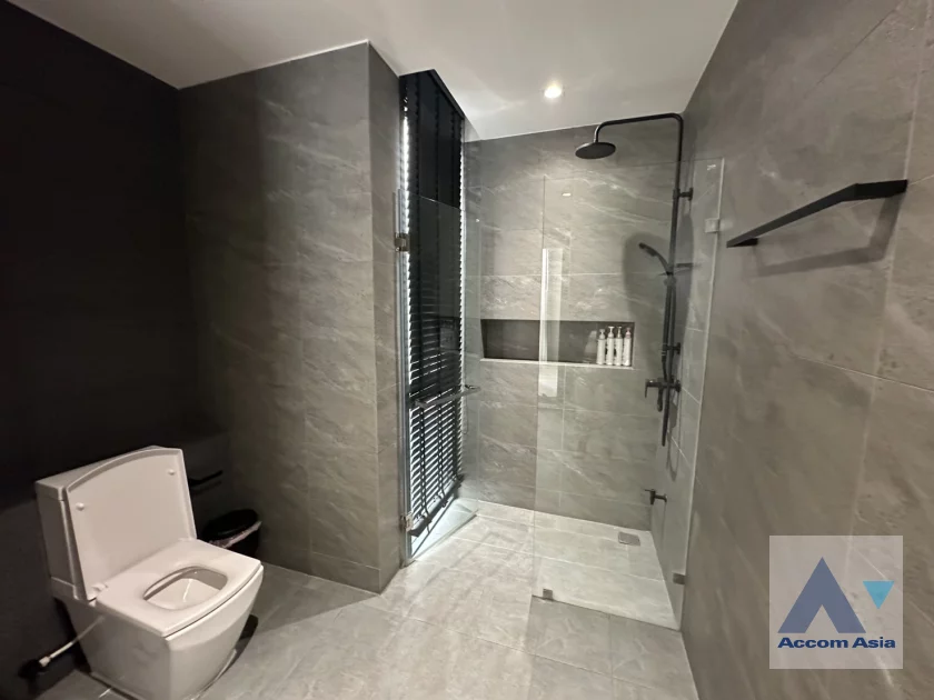 29  2 br House For Rent in Ratchadaphisek ,Bangkok MRT Huai Khwang AA36259