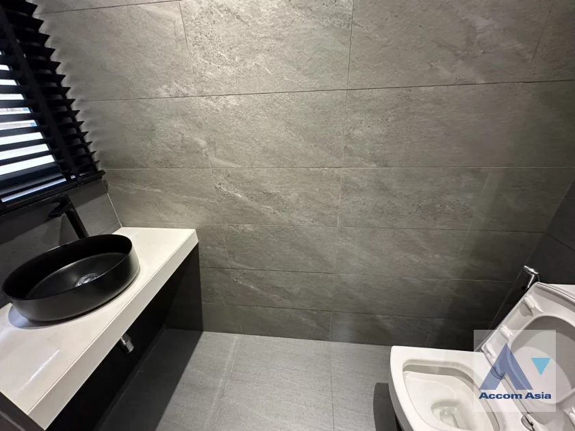 30  2 br House For Rent in Ratchadaphisek ,Bangkok MRT Huai Khwang AA36259