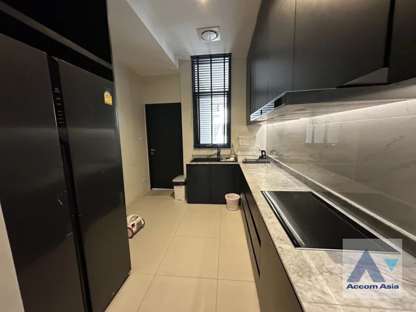 31  2 br House For Rent in Ratchadaphisek ,Bangkok MRT Huai Khwang AA36259