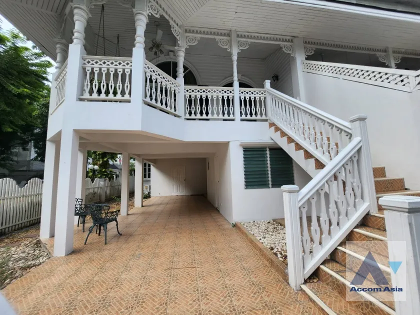 unit 3 Bedrooms  Townhouse For Rent & Sale in Bang Na, Bangkok  near BTS Bearing (AA36261)