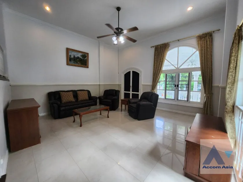 unit 3 Bedrooms  Townhouse For Rent & Sale in Bang Na, Bangkok  near BTS Bearing (AA36261)