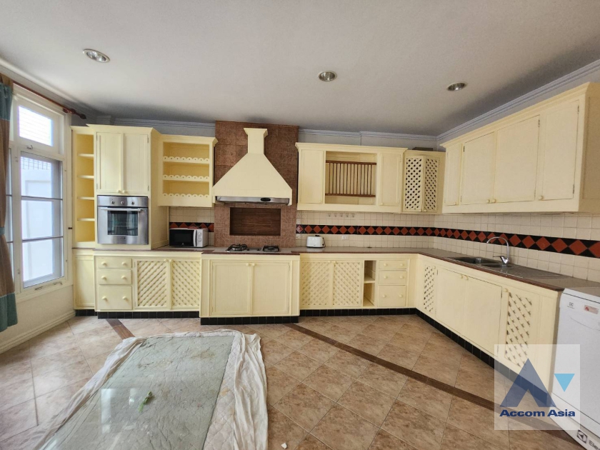 22  3 br Townhouse for rent and sale in Bang Na ,Bangkok BTS Bearing at Fantasia Villa 2 AA36261