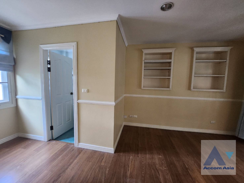 12  3 br Townhouse for rent and sale in Bang Na ,Bangkok BTS Bearing at Fantasia Villa 2 AA36261