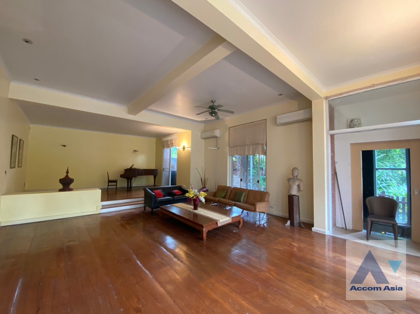 House For Rent & Sale in Phaholyothin, Bangkok Code AA36278