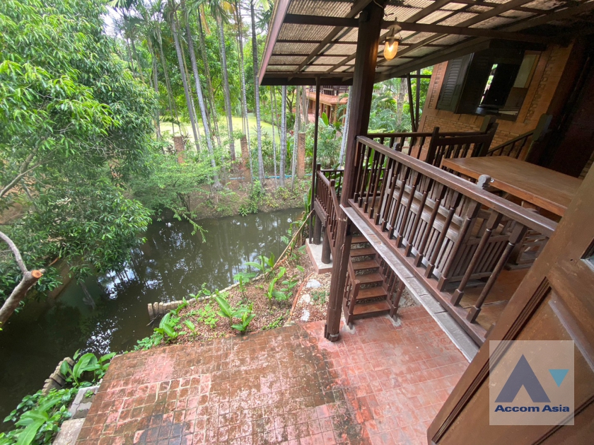 37  6 br House For Sale in Phaholyothin ,Bangkok  AA36279