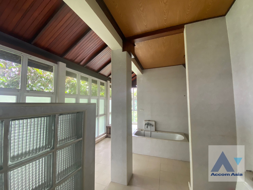 26  6 br House For Sale in Phaholyothin ,Bangkok  AA36279