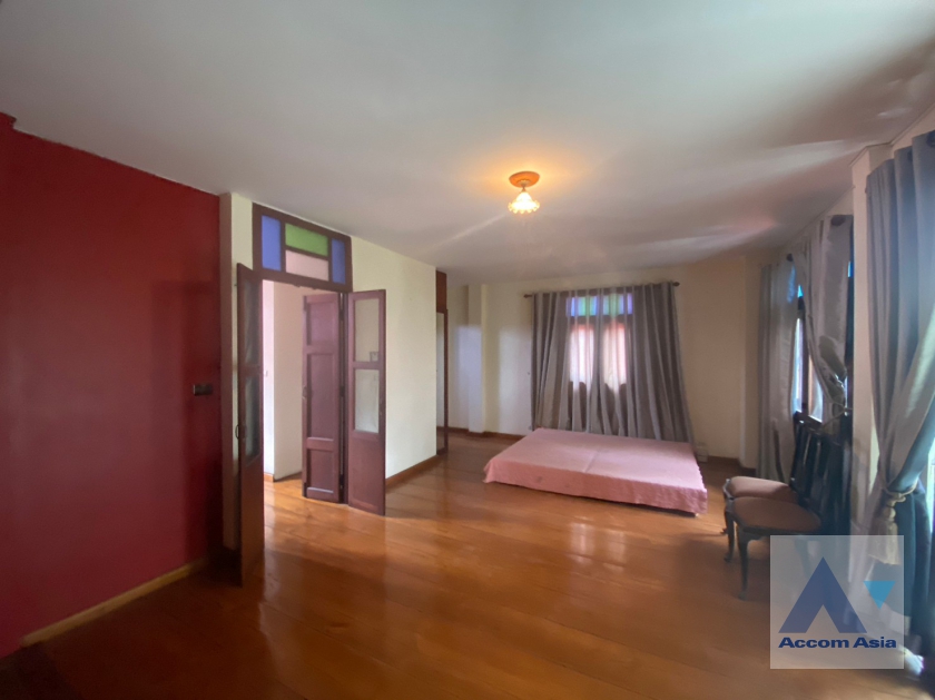 21  6 br House For Sale in Phaholyothin ,Bangkok  AA36279