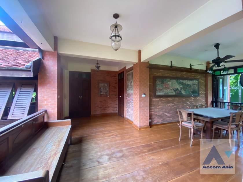 15  6 br House For Sale in Phaholyothin ,Bangkok  AA36279