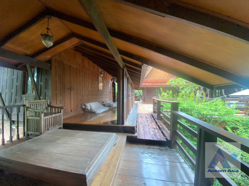 16  6 br House For Sale in Phaholyothin ,Bangkok  AA36279