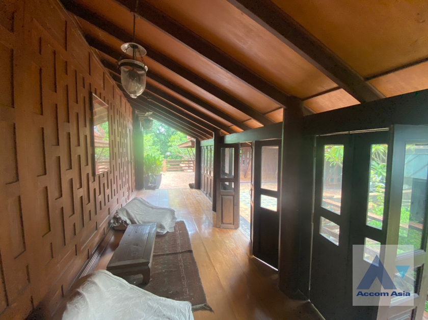 17  6 br House For Sale in Phaholyothin ,Bangkok  AA36279