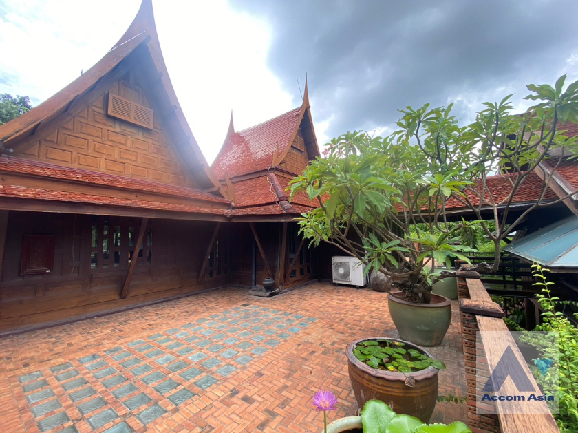  2  6 br House For Sale in Phaholyothin ,Bangkok  AA36279