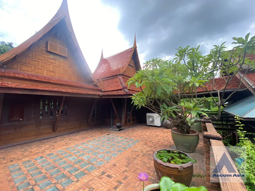 unit 6 Bedrooms  House For Sale in Phaholyothin, Bangkok  (AA36279)