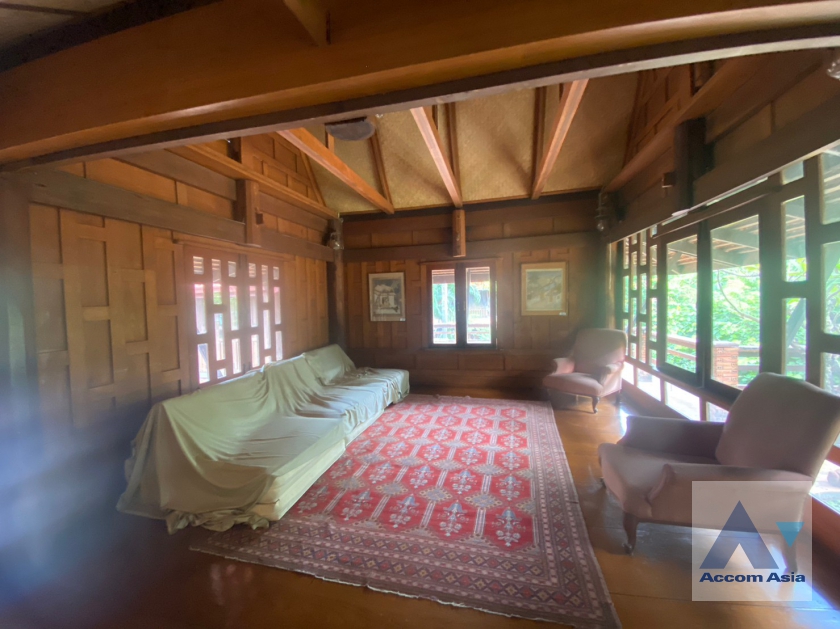 19  6 br House For Sale in Phaholyothin ,Bangkok  AA36279