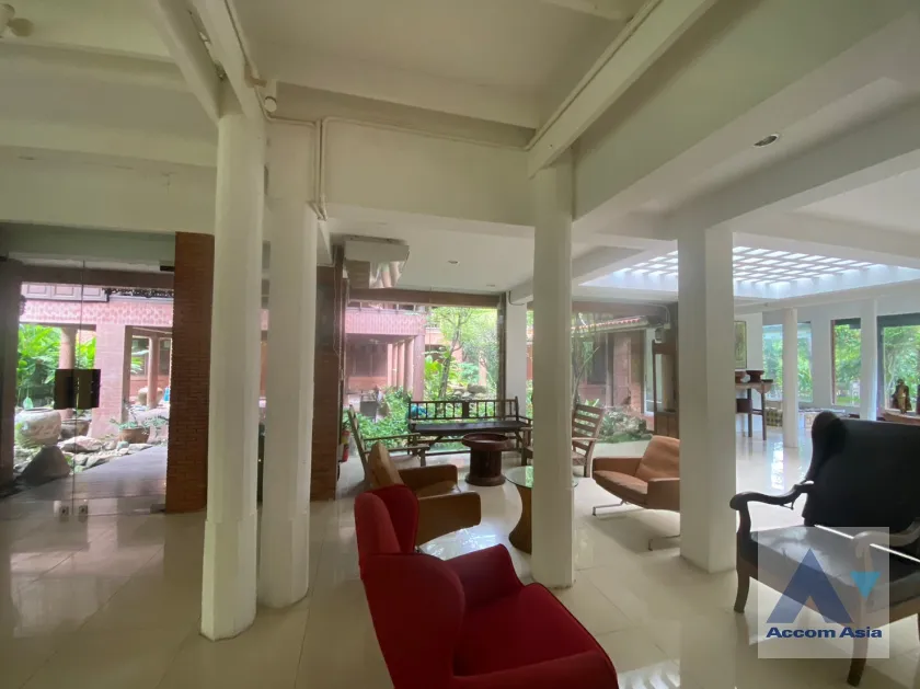 unit 6 Bedrooms  House For Sale in Phaholyothin, Bangkok  (AA36279)