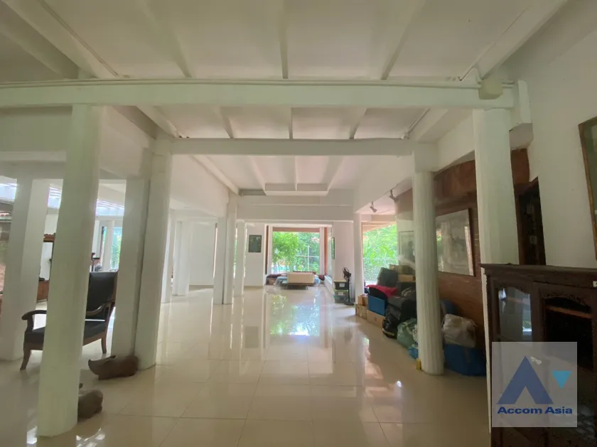unit 6 Bedrooms  House For Sale in Phaholyothin, Bangkok  (AA36279)