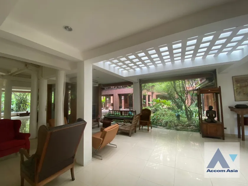 unit 6 Bedrooms  House For Sale in Phaholyothin, Bangkok  (AA36279)