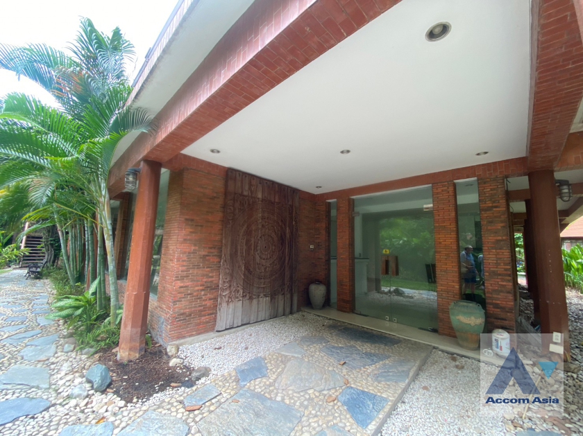 38  6 br House For Sale in Phaholyothin ,Bangkok  AA36279