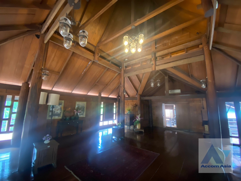 36  6 br House For Sale in Phaholyothin ,Bangkok  AA36279