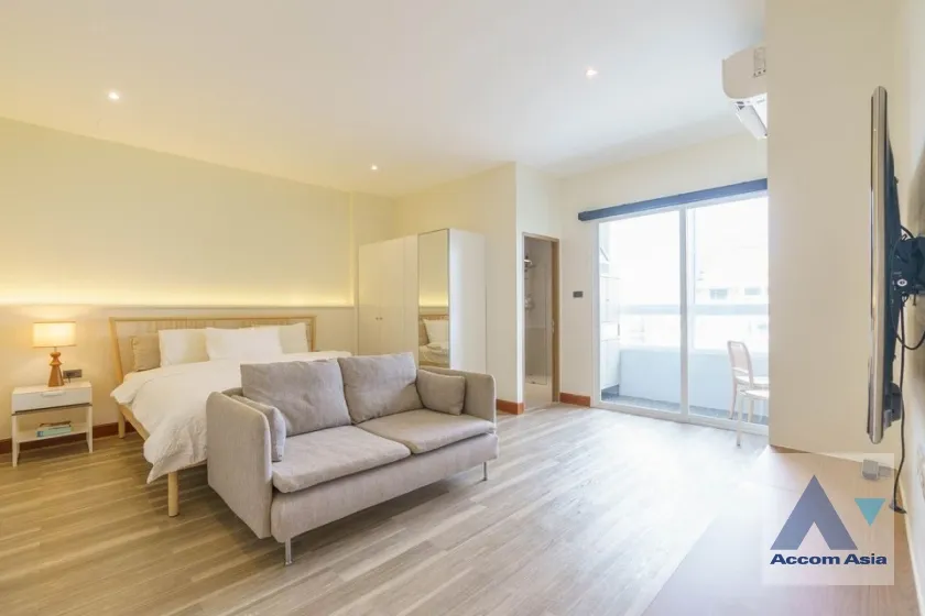 Big Balcony |  39 Suite Condominium  1 Bedroom for Rent BTS Phrom Phong in Sukhumvit Bangkok