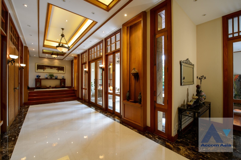 5  5 br House For Sale in Sukhumvit ,Bangkok BTS Phrom Phong AA36319
