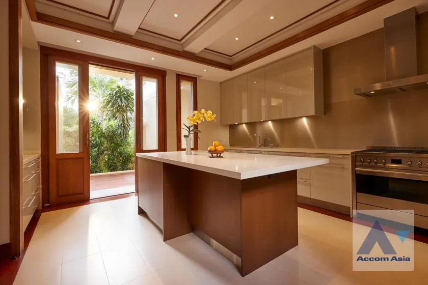6  5 br House For Sale in Sukhumvit ,Bangkok BTS Phrom Phong AA36319