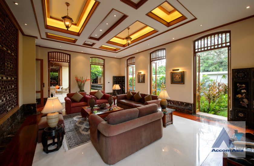  1  5 br House For Sale in Sukhumvit ,Bangkok BTS Phrom Phong AA36319