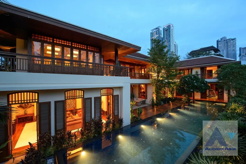  2  5 br House For Sale in Sukhumvit ,Bangkok BTS Phrom Phong AA36319