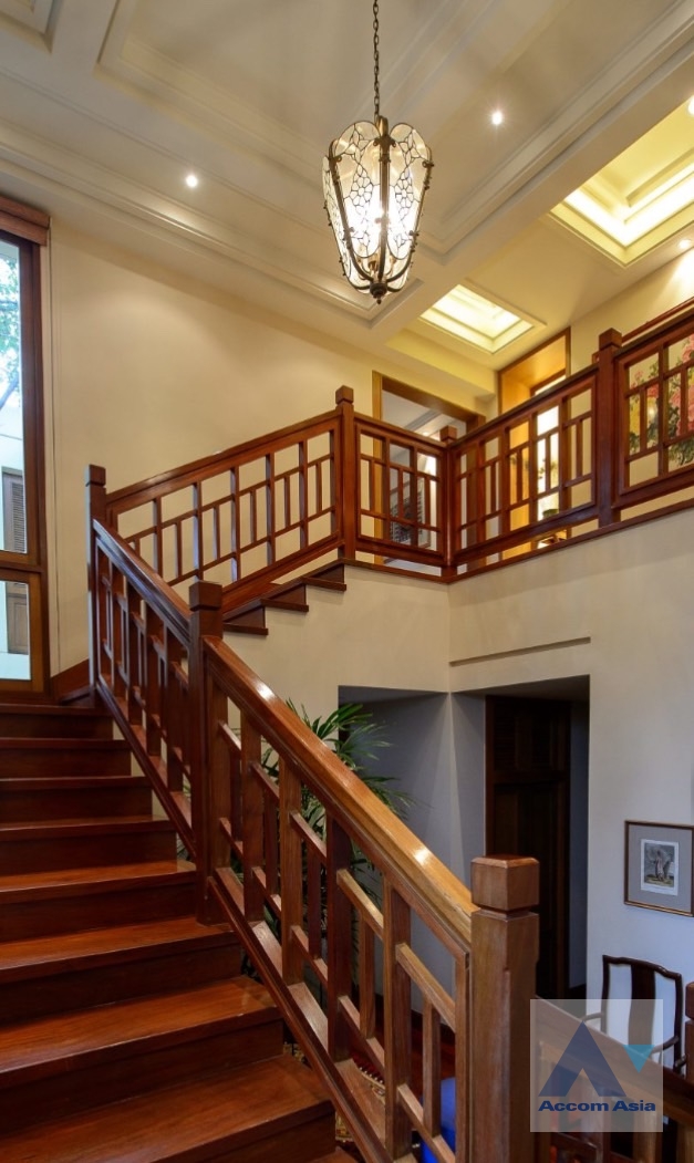 10  5 br House For Sale in Sukhumvit ,Bangkok BTS Phrom Phong AA36319