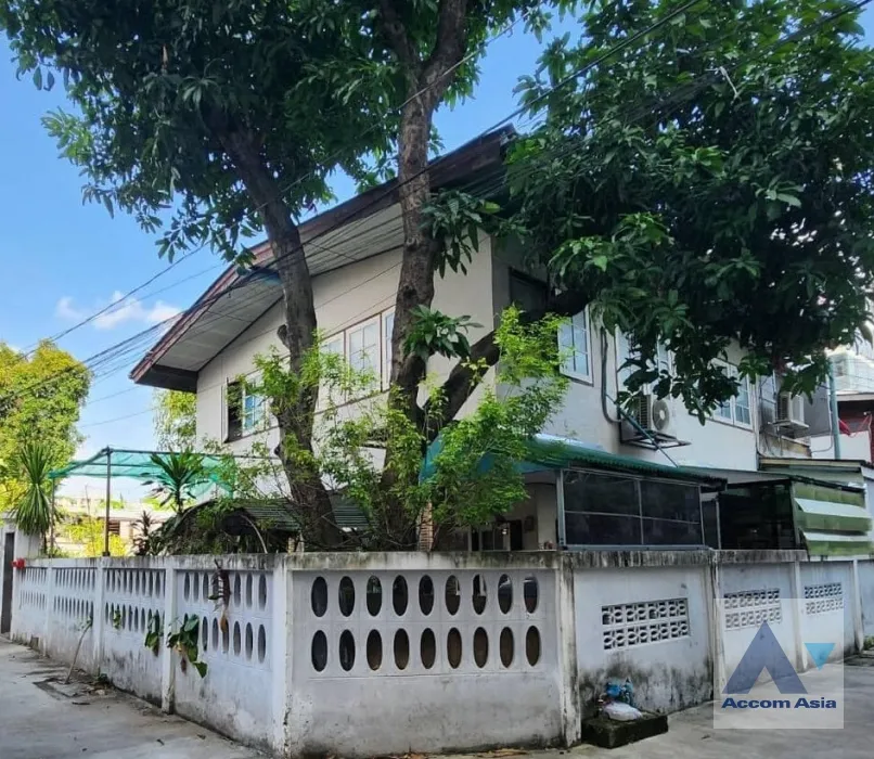  1  4 br House For Sale in Sukhumvit ,Bangkok BTS On Nut AA36324