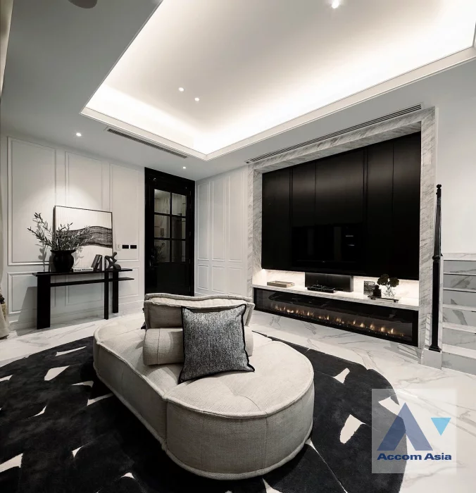 8  4 br Townhouse for rent and sale in Sukhumvit ,Bangkok BTS Ekkamai at The Boulevard Ekkamai 22 AA36336