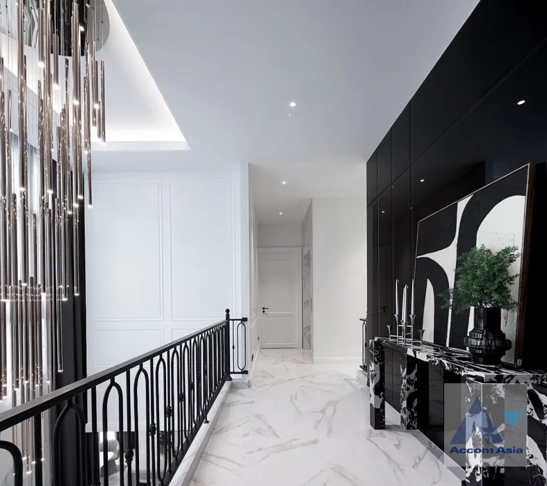 18  4 br Townhouse for rent and sale in Sukhumvit ,Bangkok BTS Ekkamai at The Boulevard Ekkamai 22 AA36336
