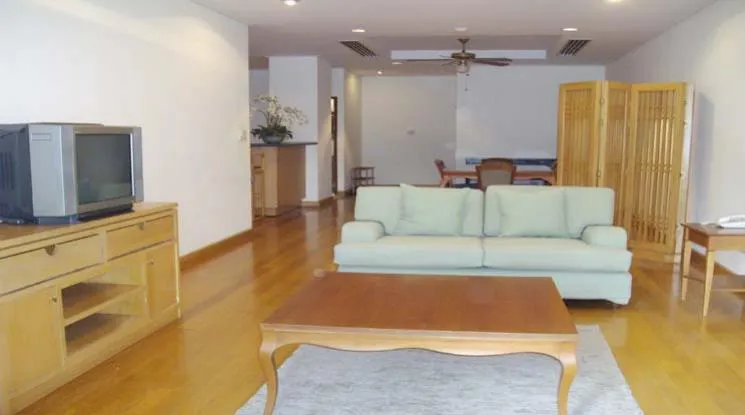 unit 3 Bedrooms  Apartment For Rent in Sukhumvit, Bangkok  near BTS Thong Lo (25057)