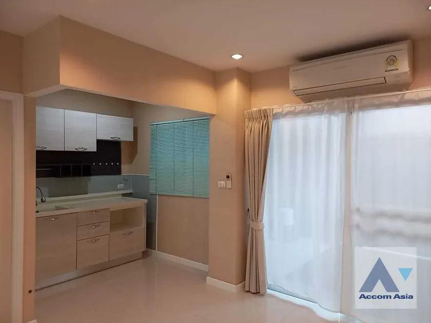 unit 3 Bedrooms  Townhouse For Sale in Pattanakarn, Bangkok  near ARL Hua Mak (AA36362)