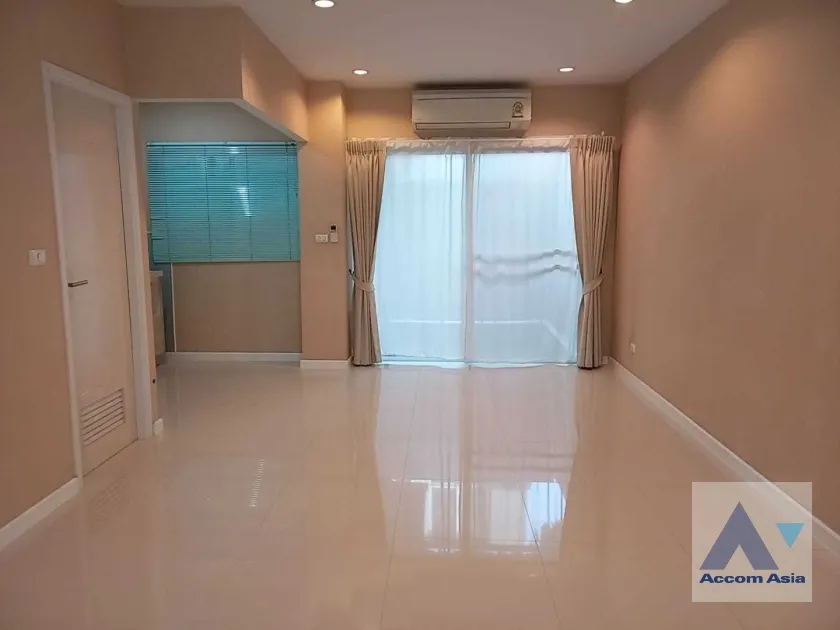 unit 3 Bedrooms  Townhouse For Sale in Pattanakarn, Bangkok  near ARL Hua Mak (AA36362)