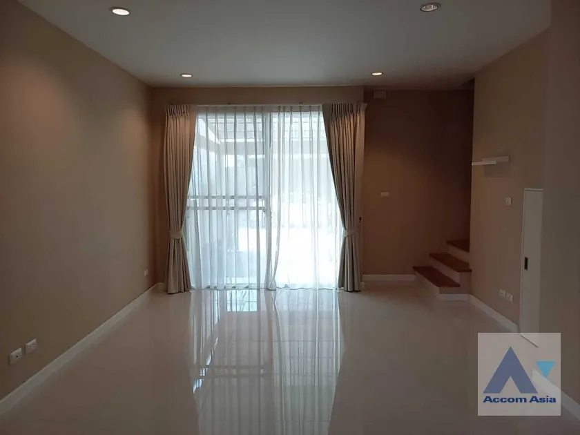 unit 3 Bedrooms  Townhouse For Sale in Pattanakarn, Bangkok  near ARL Hua Mak (AA36362)