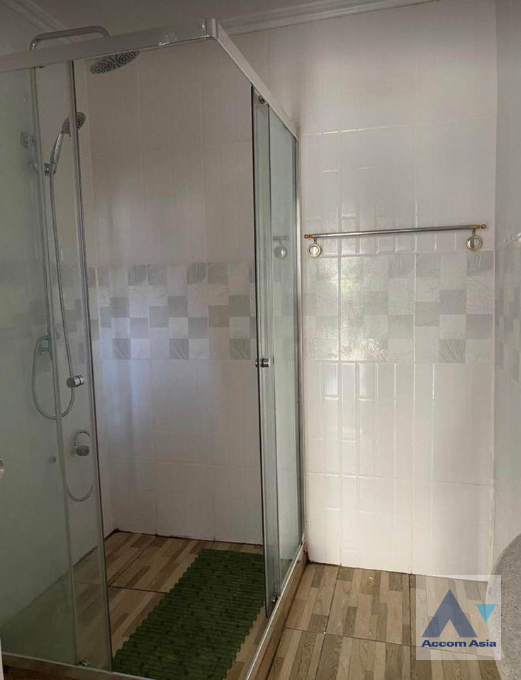 7  3 br House For Sale in Pattanakarn ,Bangkok ARL Ban Thap Chang AA36368