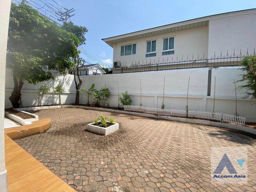 10  3 br House For Sale in Pattanakarn ,Bangkok ARL Ban Thap Chang AA36368