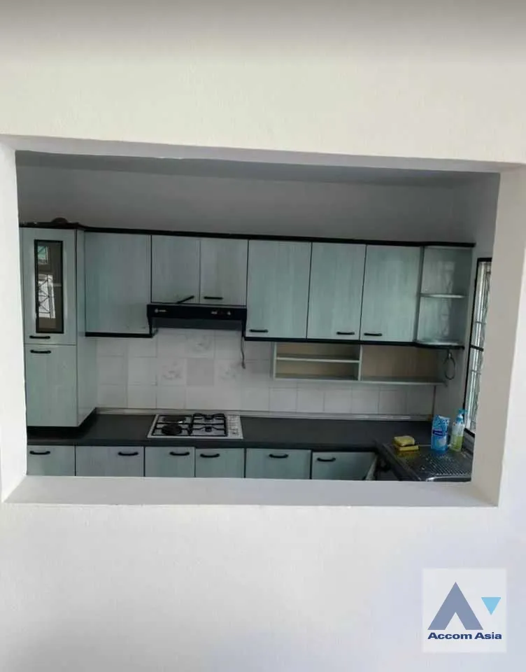 unit 3 Bedrooms  House For Sale in Pattanakarn, Bangkok  near ARL Ban Thap Chang (AA36368)