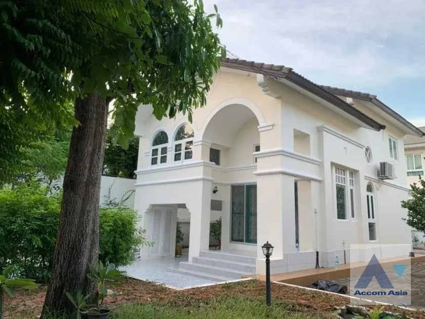 unit 3 Bedrooms  House For Sale in Pattanakarn, Bangkok  near ARL Ban Thap Chang (AA36368)