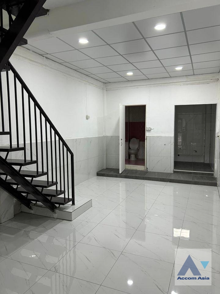  1  Building for rent and sale in Silom ,Bangkok BTS Surasak AA36370