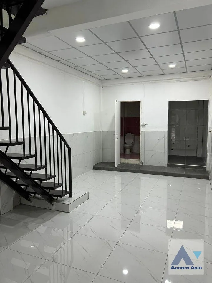  1  Building for rent and sale in Silom ,Bangkok BTS Surasak AA36370