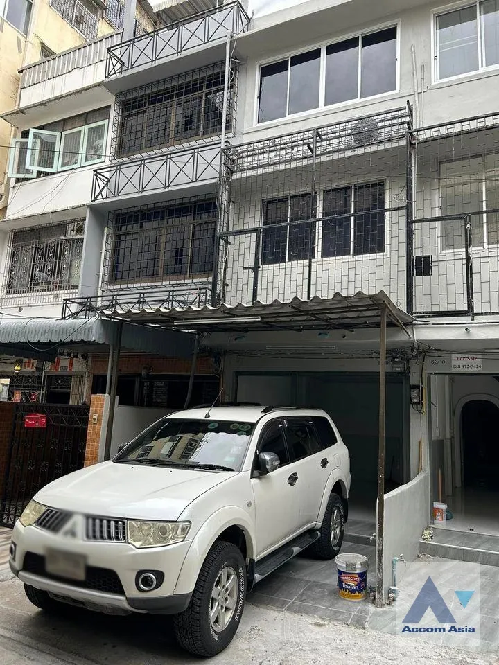 unit Building For Rent & Sale in Silom, Bangkok  near BTS Surasak (AA36370)