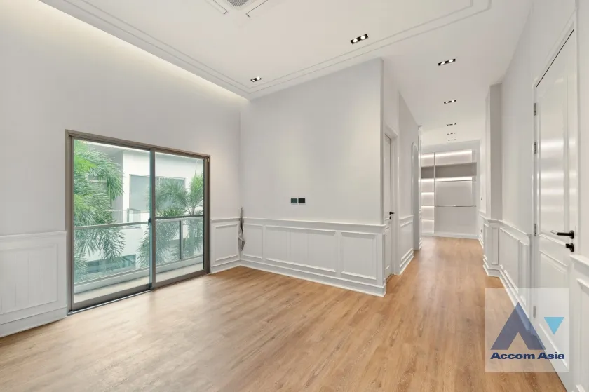 unit 4 Bedrooms  House For Sale in Latkrabang, Bangkok  near ARL Ban Thap Chang (AA36374)