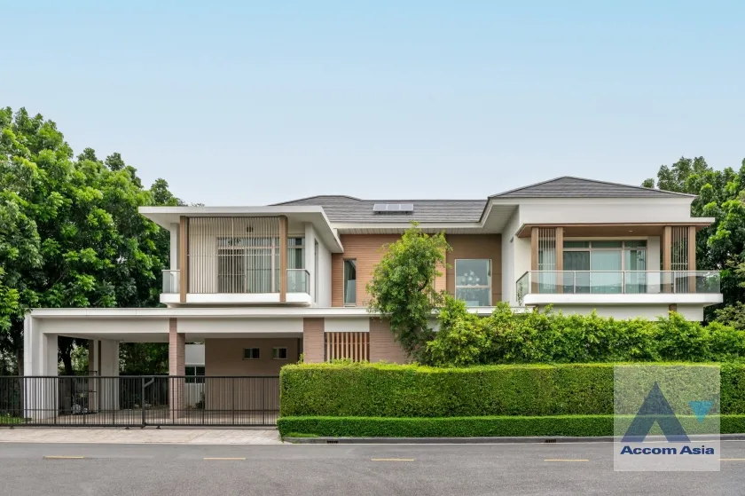 unit 4 Bedrooms  House For Sale in Latkrabang, Bangkok  near ARL Ban Thap Chang (AA36374)