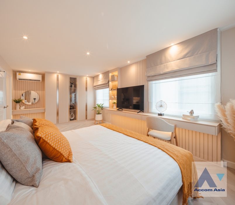 7  2 br Condominium for rent and sale in Sathorn ,Bangkok BRT Nararam 3 - BTS Chong Nonsi at Fortune Condo Town AA36382