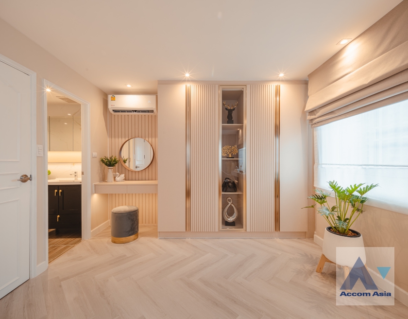 4  2 br Condominium for rent and sale in Sathorn ,Bangkok BRT Nararam 3 - BTS Chong Nonsi at Fortune Condo Town AA36382