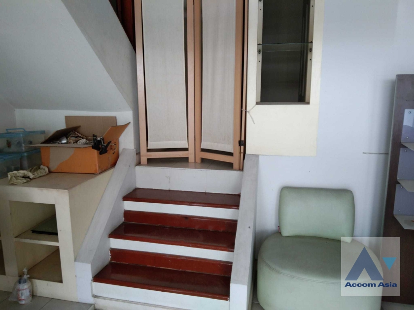  2  3 br House For Sale in Pattanakarn ,Bangkok ARL Hua Mak at House AA36391