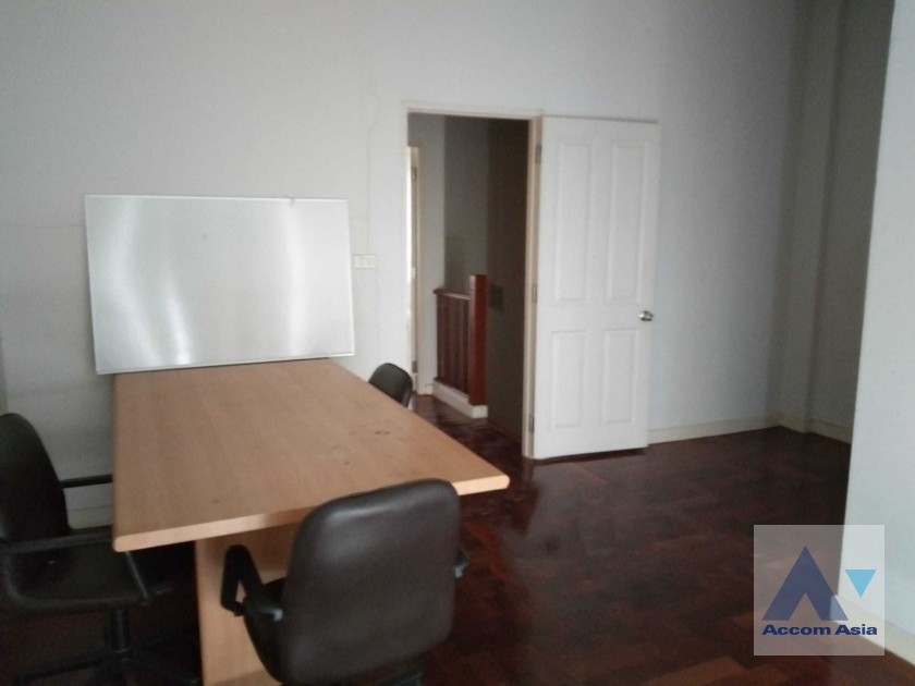 7  3 br House For Sale in Pattanakarn ,Bangkok ARL Hua Mak at House AA36391