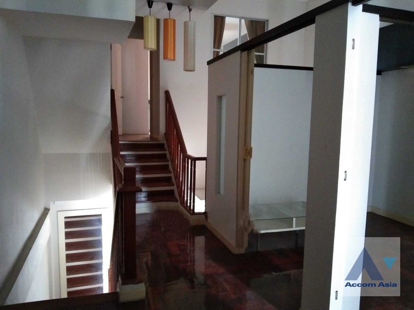 4  3 br House For Sale in Pattanakarn ,Bangkok ARL Hua Mak at House AA36391